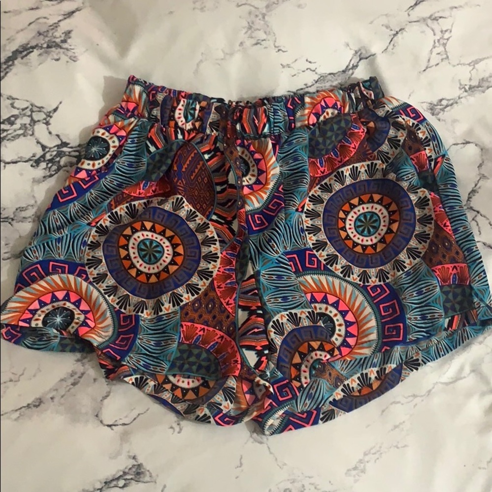 Silk shorts with Aztec print